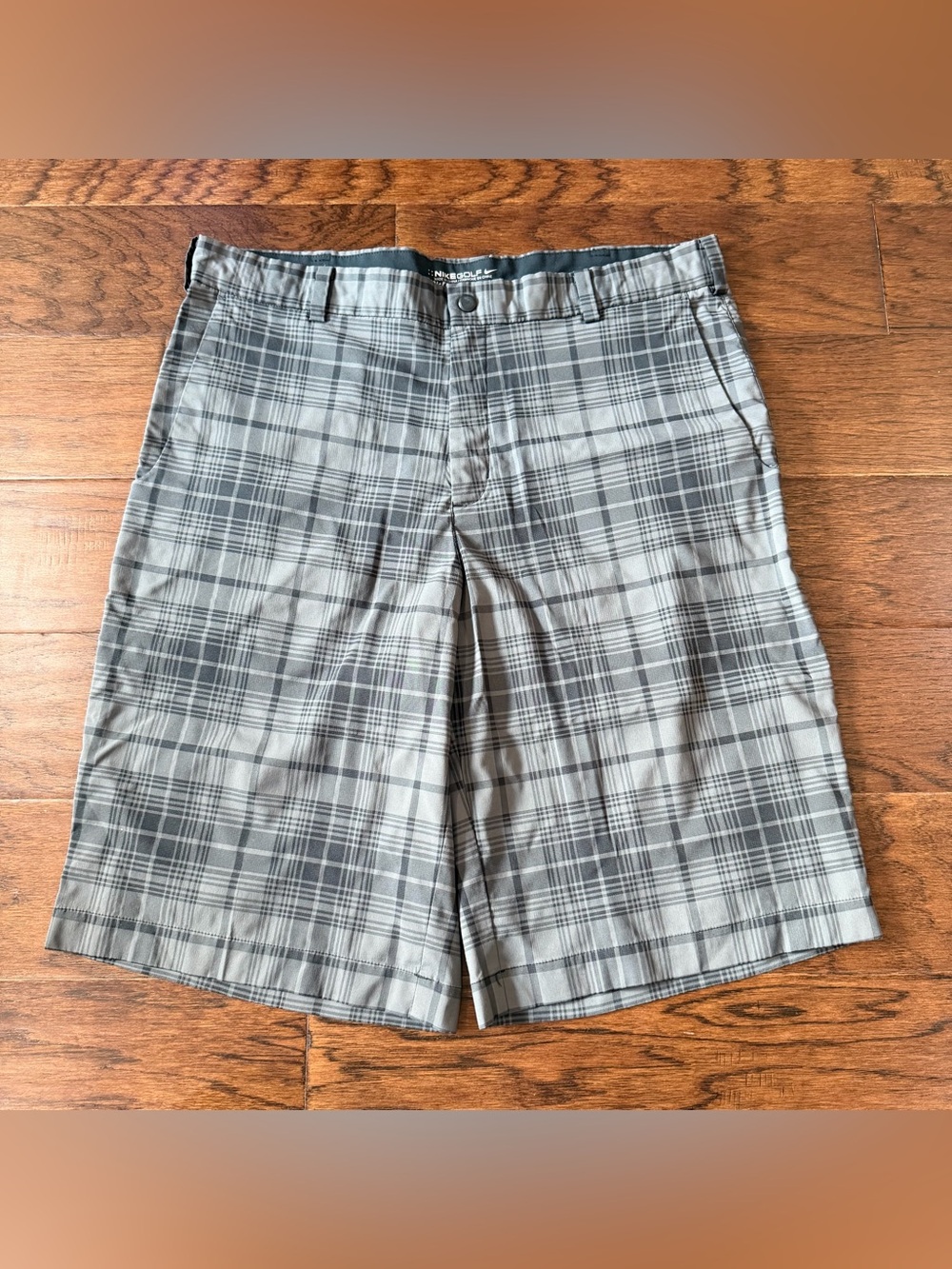 Nike Golf Men’s Shorts Dri Fit flat front 34x12 black/gray plaid Stretch